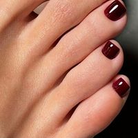 Teennagels afgewerkt met gellak.