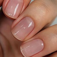 Natuurlijk glanzende nagels na een Japanse manicure.